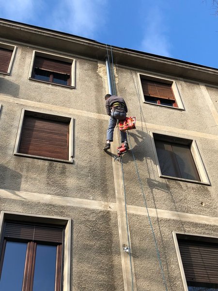 Alpinism utilitar, curatarea fatadelor,consolidari